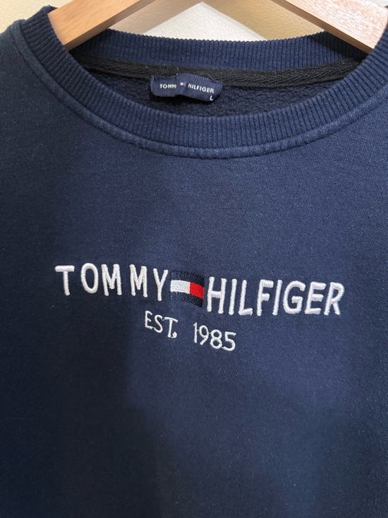 Vintage Tommy Hilfiger Navy Crewneck with Embroidered Logo - Picture 2 of 4